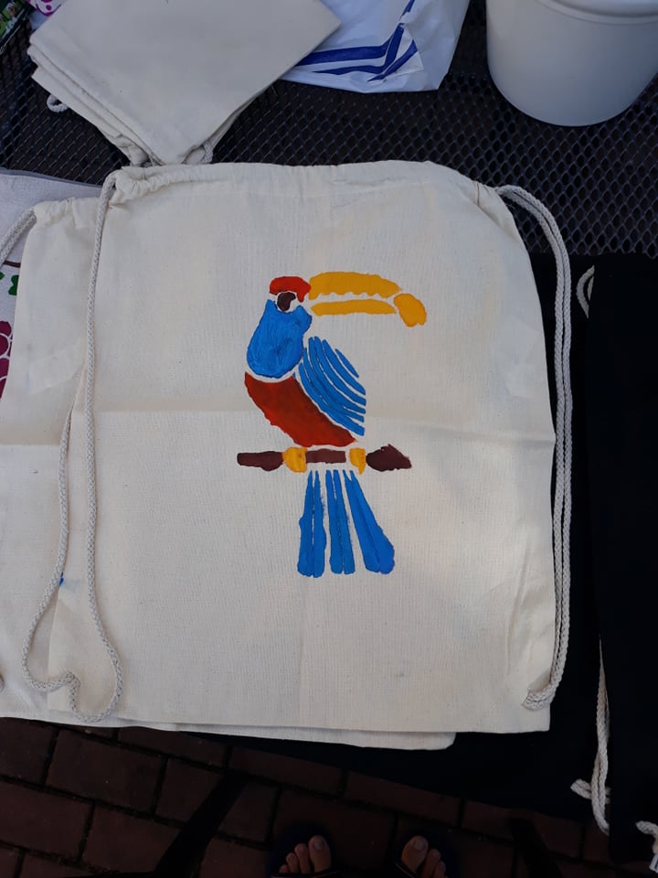 Plátěný pytel na ramena s modrým Papouškem